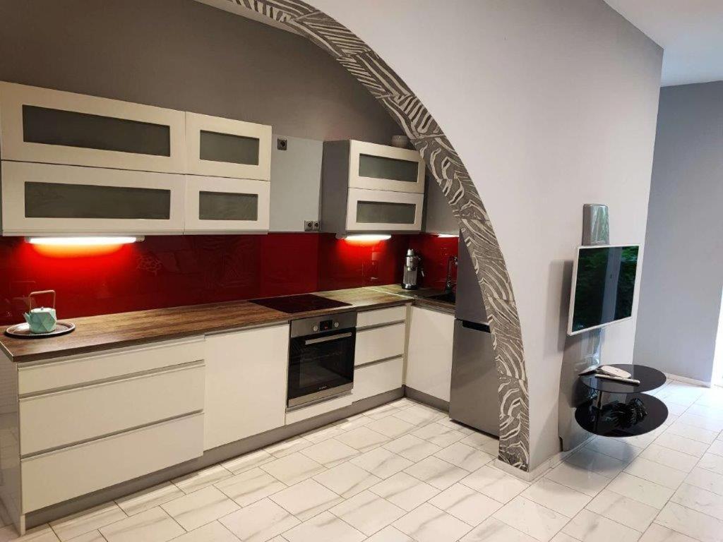 With Unique 40m2 Garden & Self Check In Apartment *