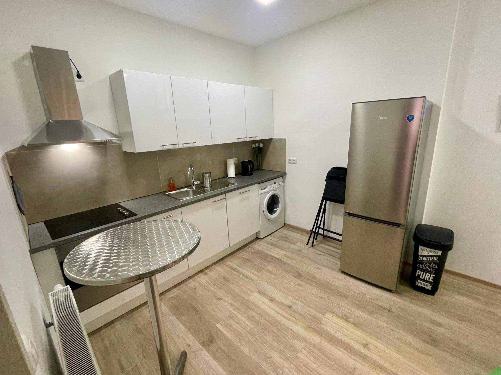 Kleine Studiowohnung In Der Braunhirschengasse Vienna