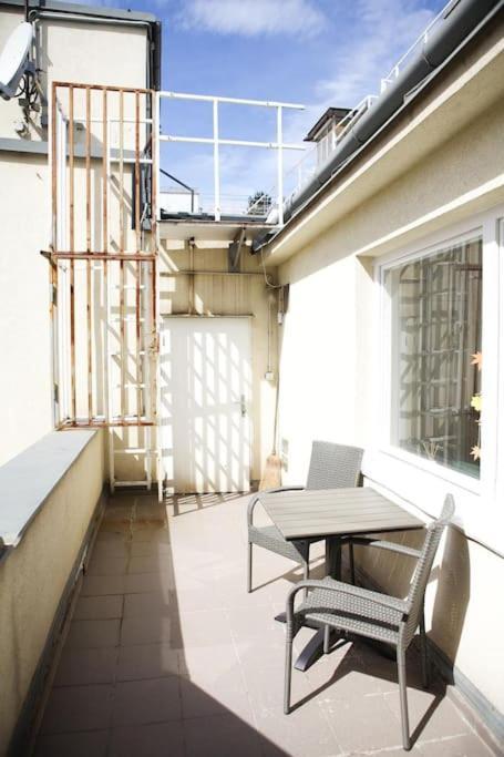 Rooftop With Balcony & Ac Apartment