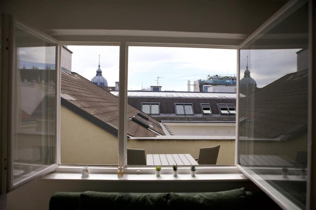 Apartment Rooftop With Balcony & Ac *