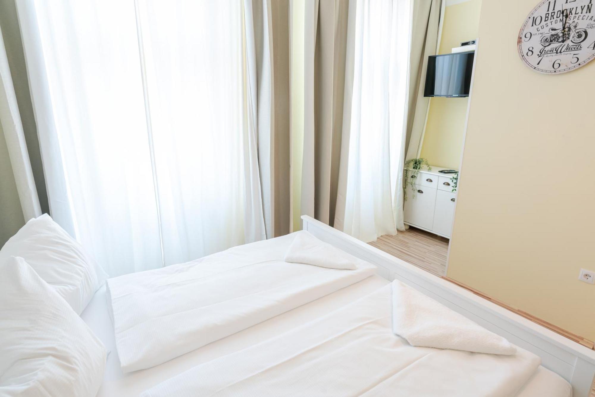 Schoenbrunn Hotel *