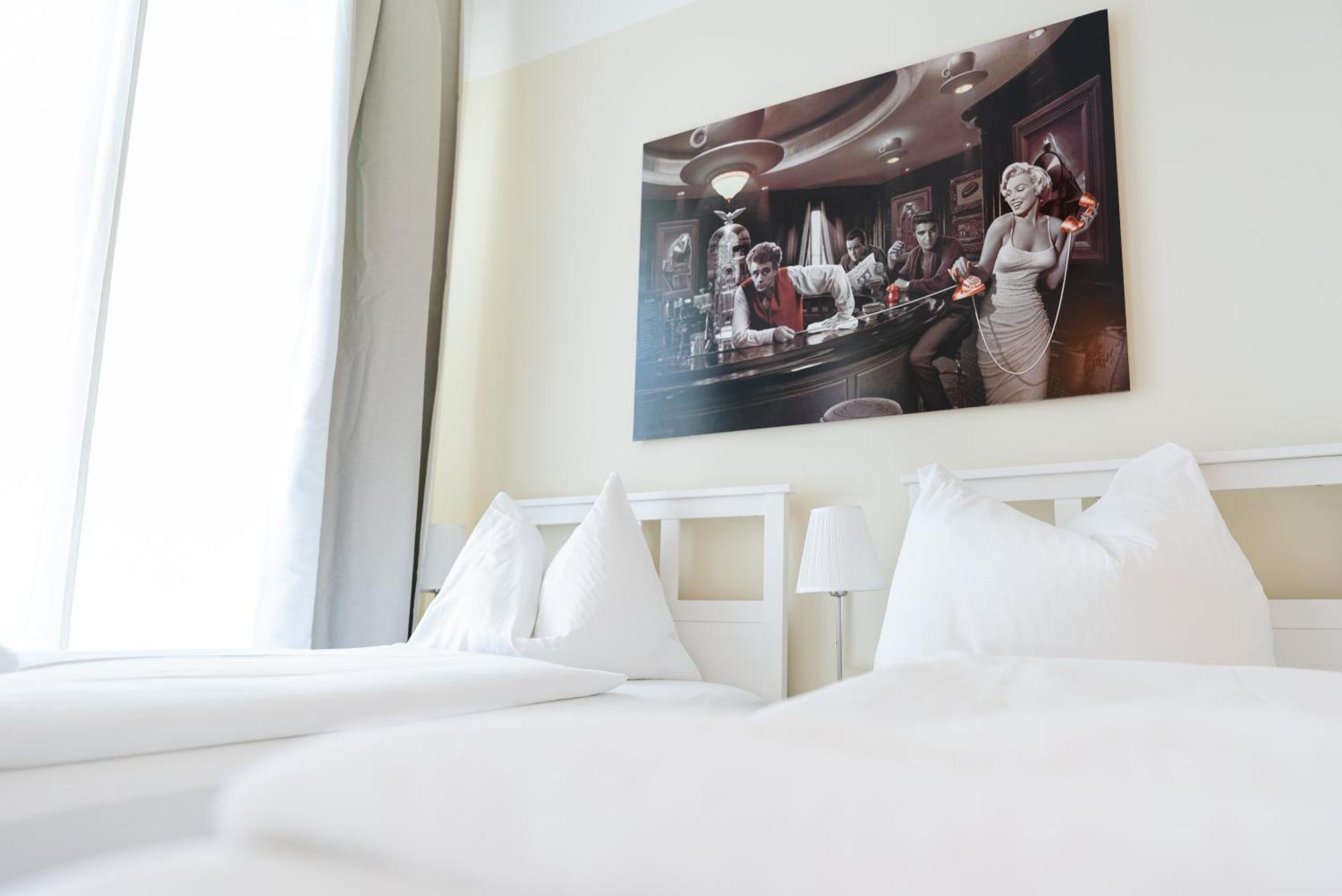 Schoenbrunn Hotel *