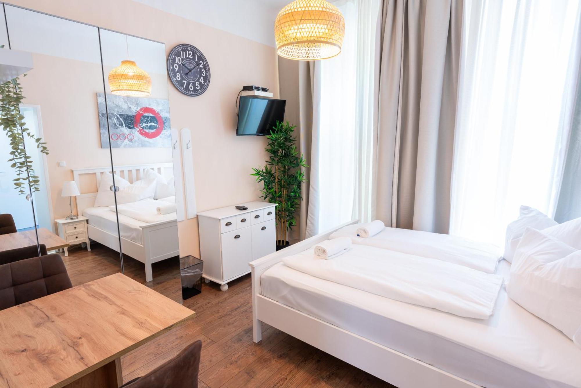Schoenbrunn Hotel *