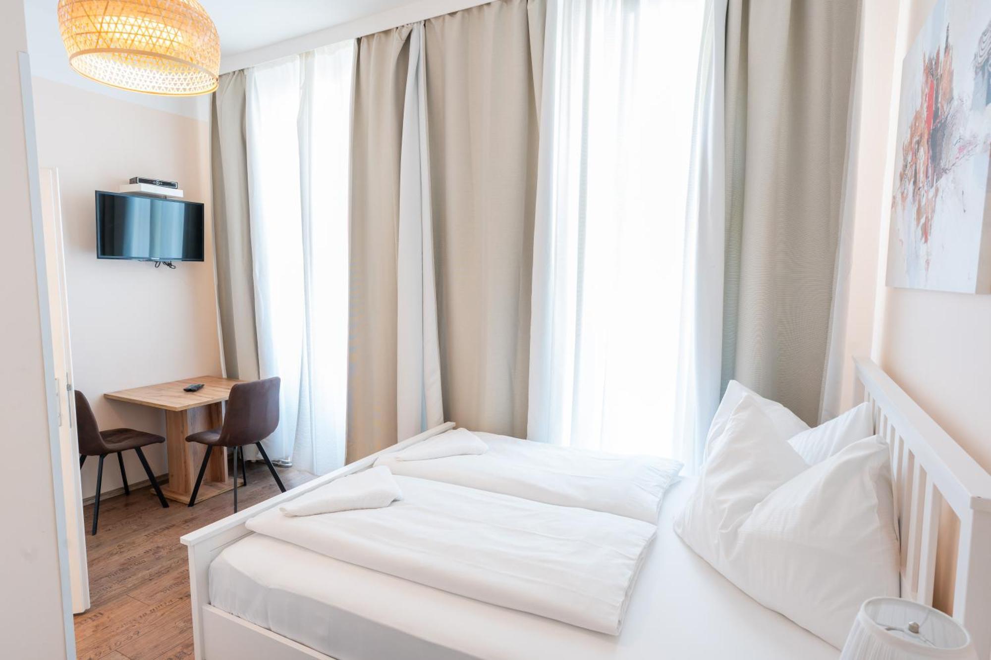 Schoenbrunn Hotel *