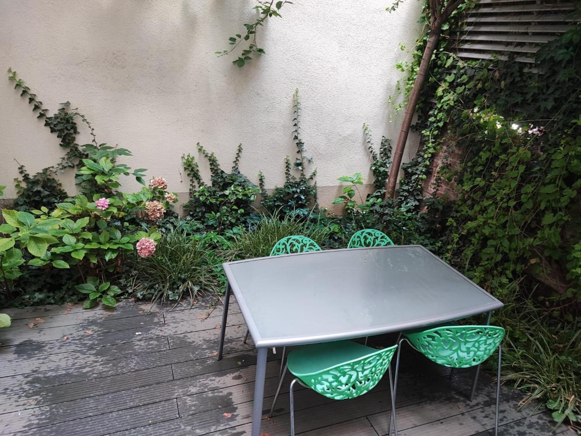 With Unique 40m2 Garden & Self Check In Apartment *