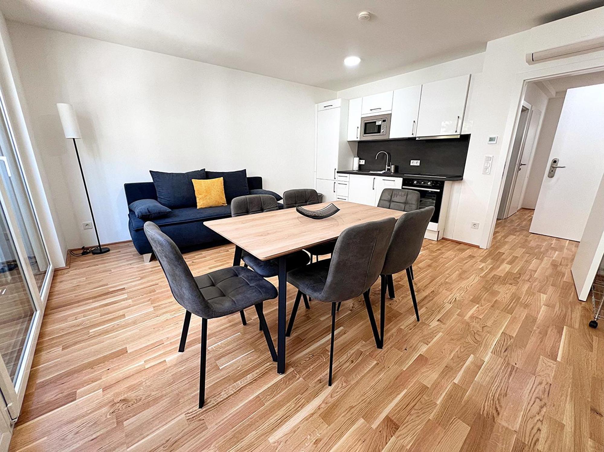 Modern, New, Next To Metro - Gg13