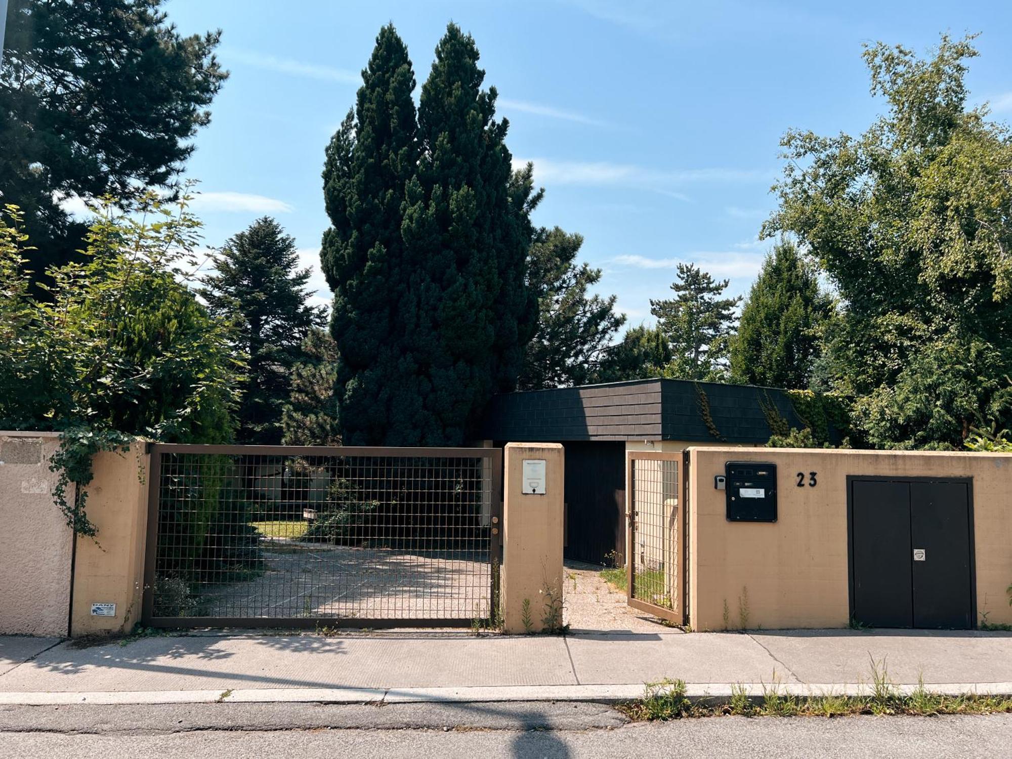 Big Quiet With Garden And Pool