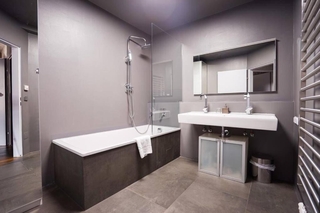 Apartment Stunning High-end 2 Bedroom Near Center Vienna
