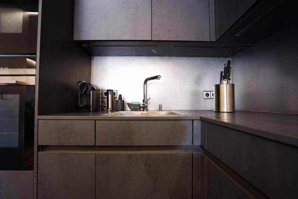 Stunning High-end 2 Bedroom Near Center * Vienna
