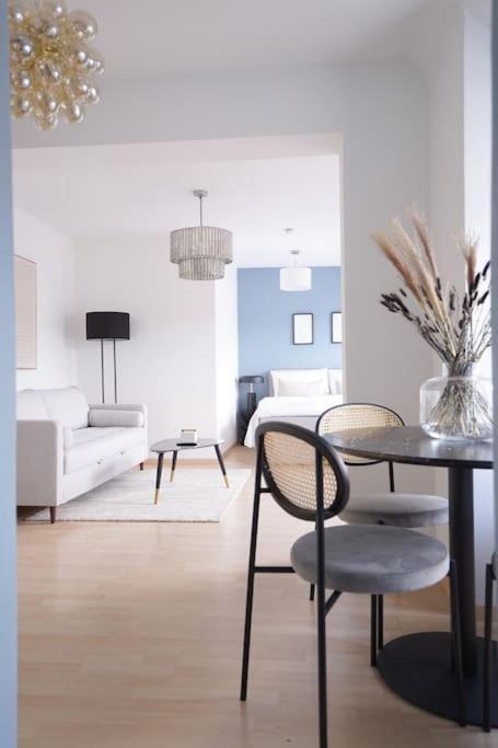 Astonishing In The Heart Of Apartment