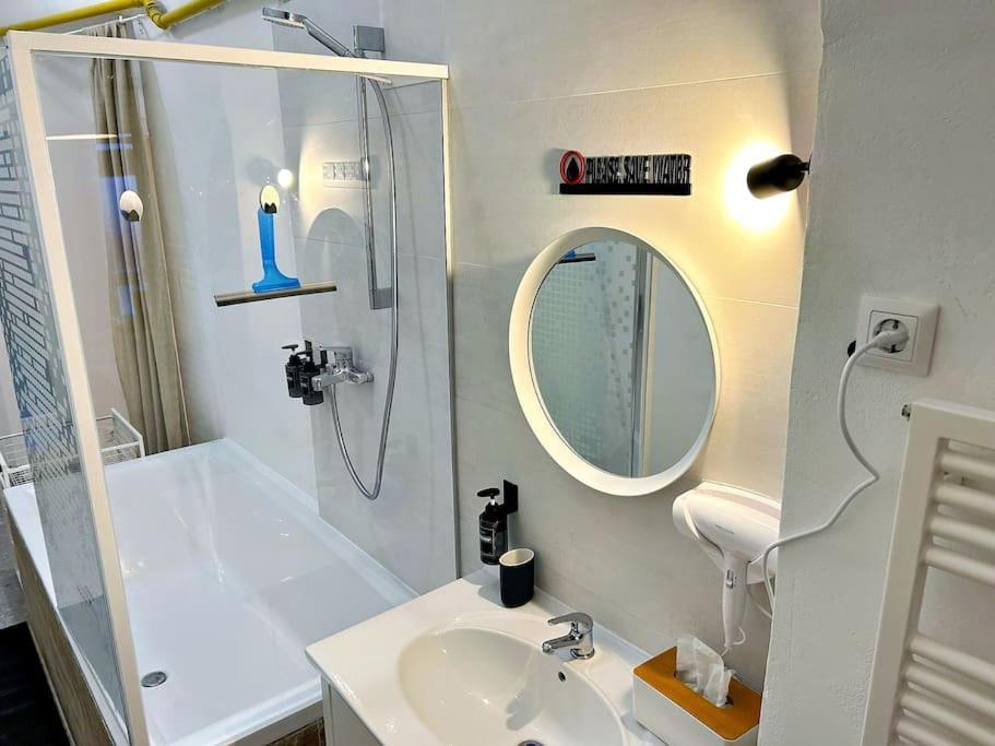 Apartment Spacious 2 Bedroom Loft With Courtyard - Centre *