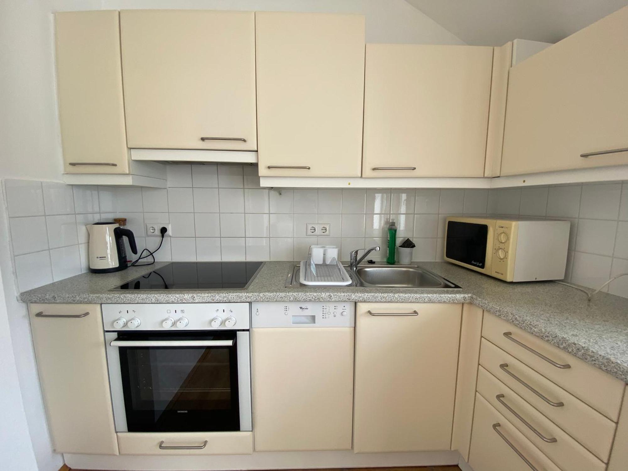 Luxury Penthouse Near Metro, Train Station And 15 Mins Center Apartment Vienna