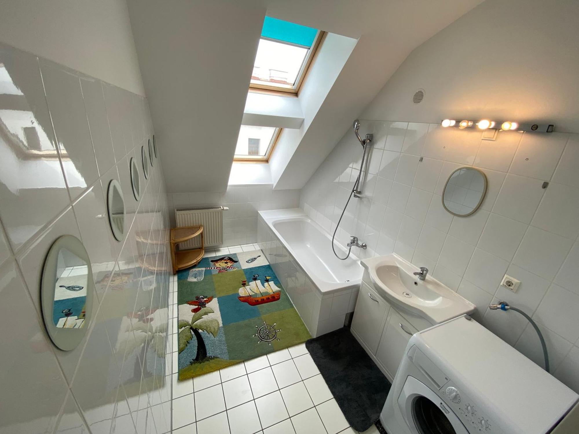 Luxury Penthouse Near Metro, Train Station And 15 Mins Center Vienna