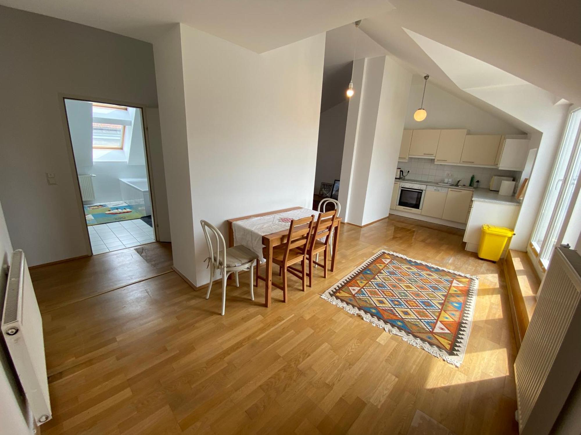 Luxury Penthouse Near Metro, Train Station And 15 Mins Center Apartment *