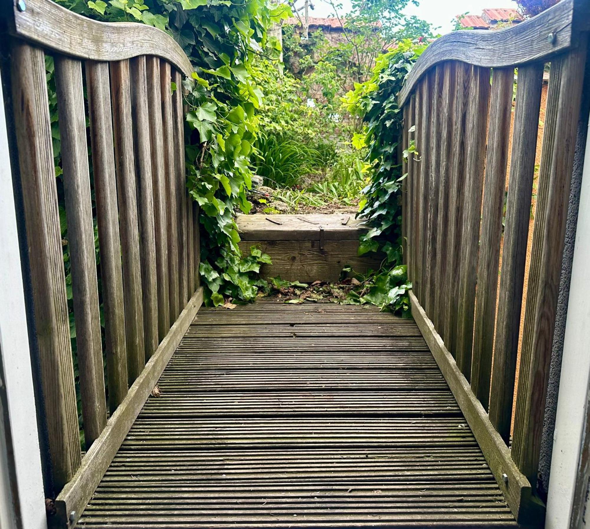Hidden Garden - Spacious Modern - 1 Min To City Shuttle Apartment