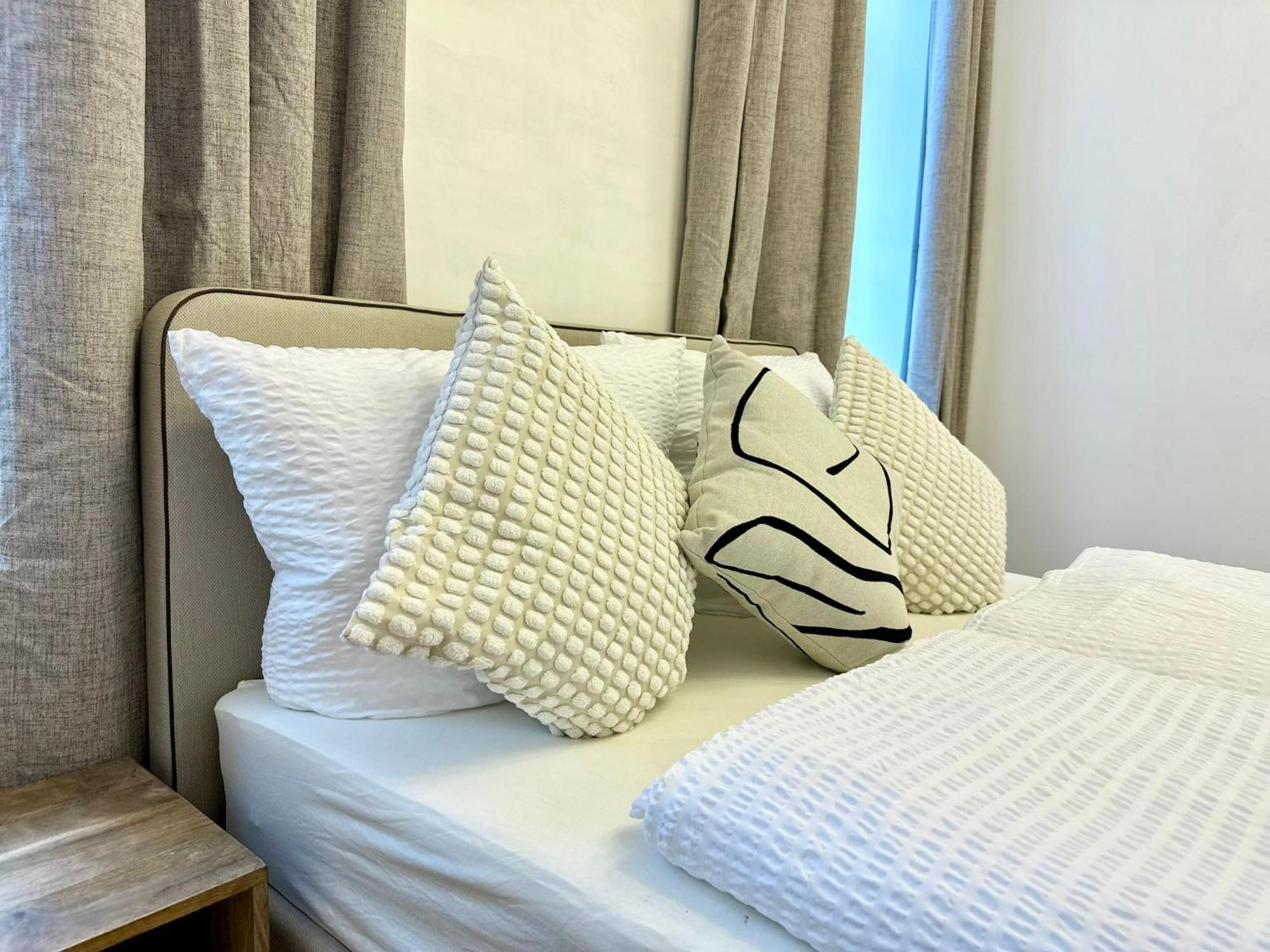 Hidden Garden - Spacious Modern - 1 Min To City Shuttle Apartment Vienna