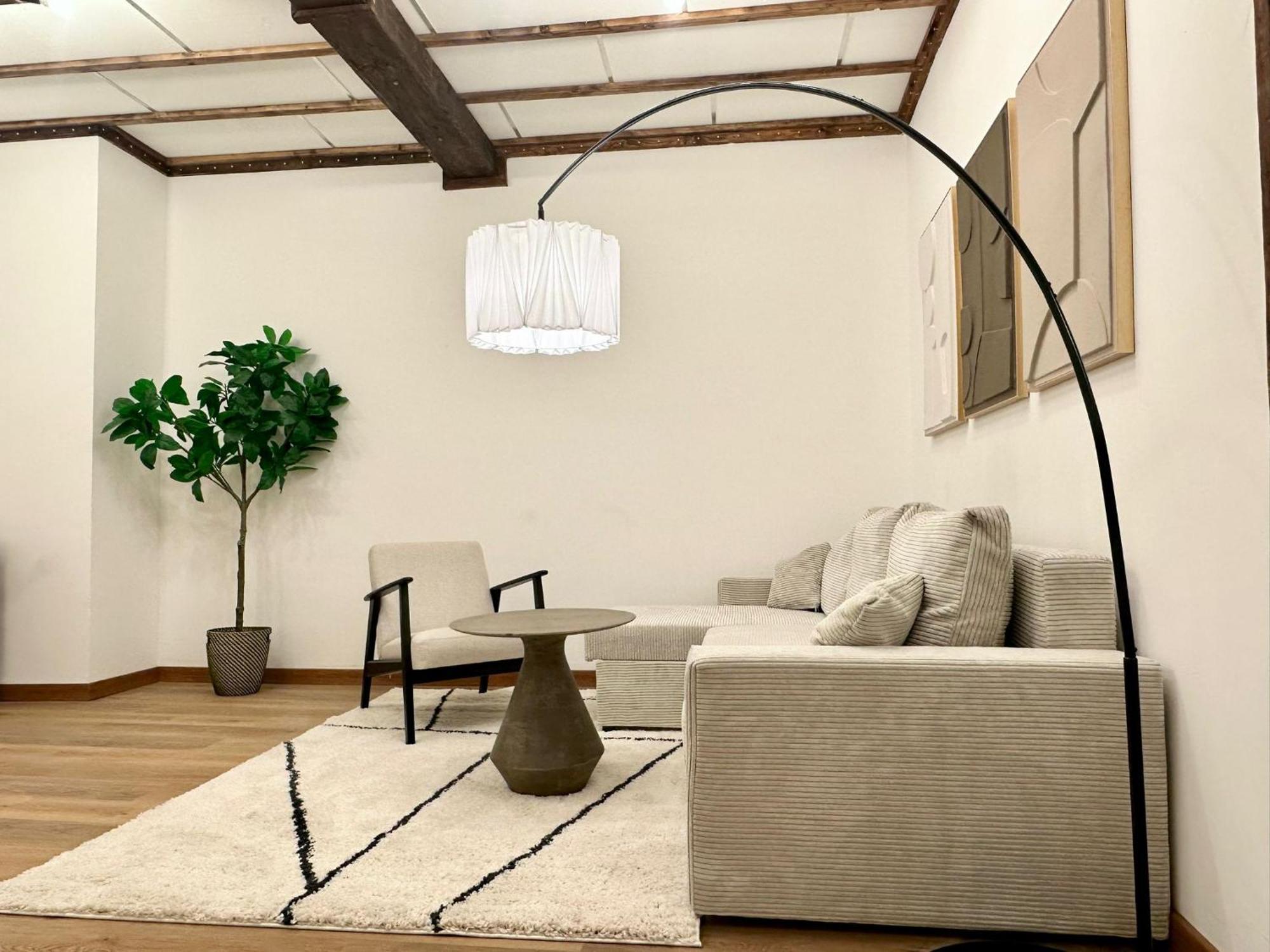 Hidden Garden - Spacious Modern - 1 Min To City Shuttle Apartment Vienna