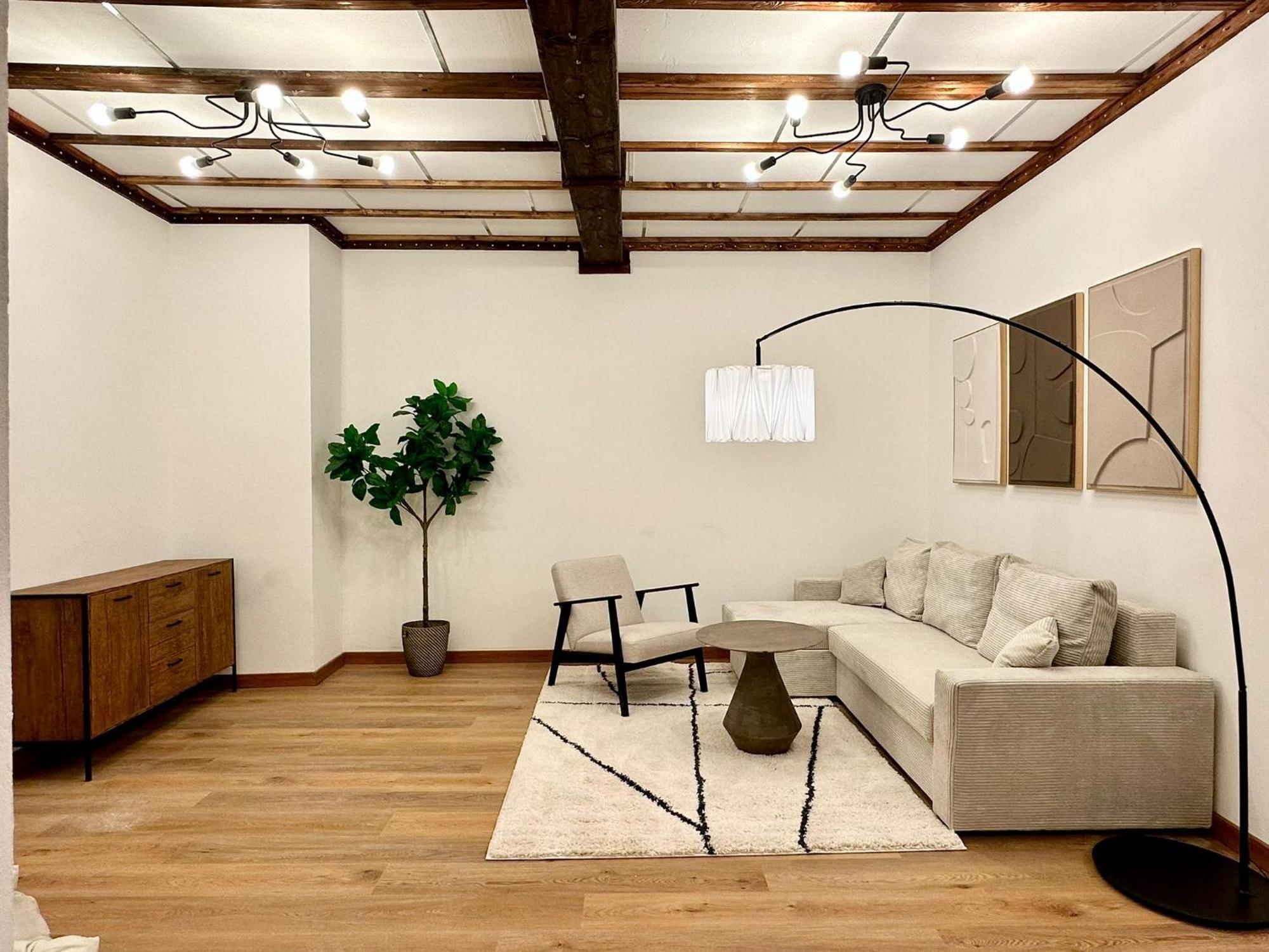 Hidden Garden - Spacious Modern - 1 Min To City Shuttle Vienna