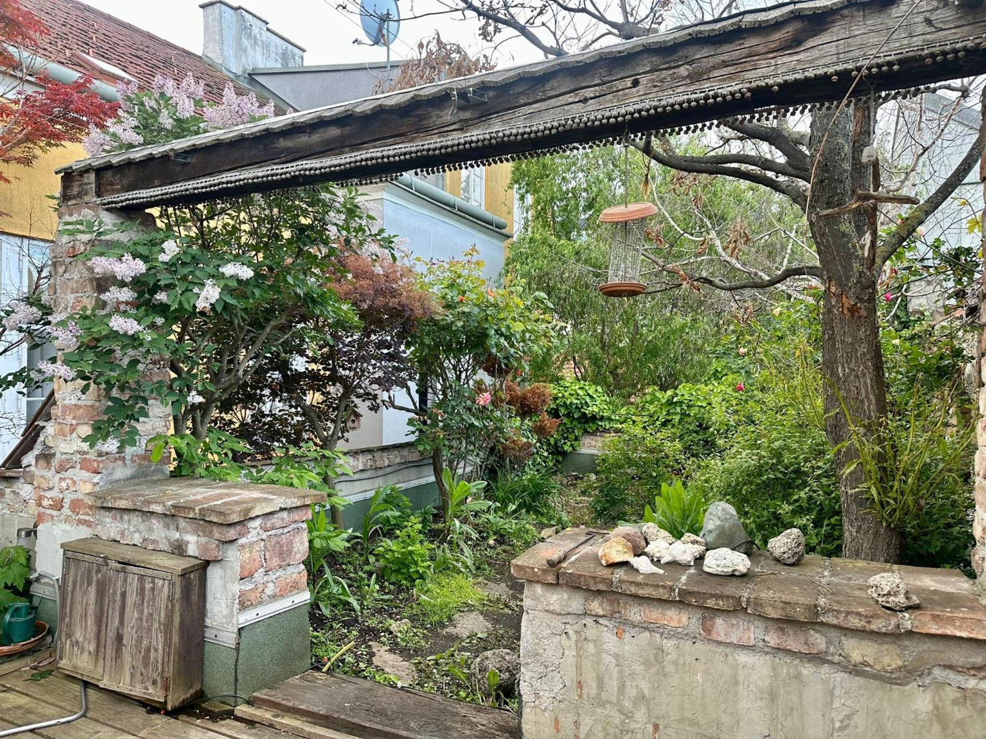 Hidden Garden - Spacious Modern - 1 Min To City Shuttle Apartment *