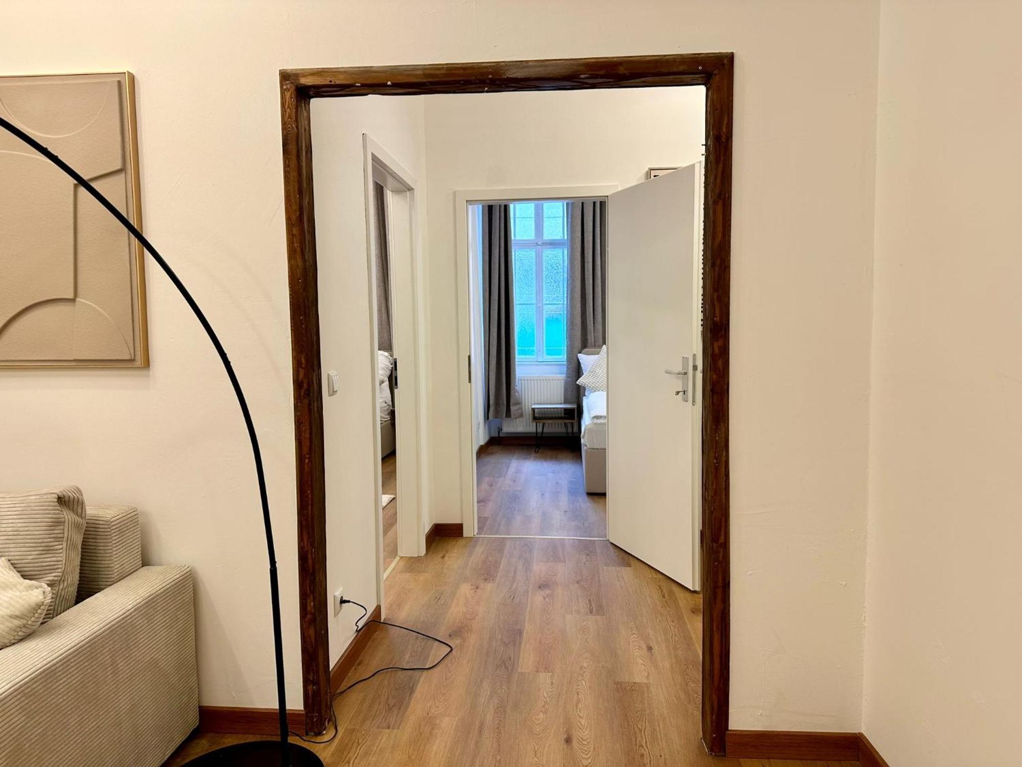 Apartment Hidden Garden - Spacious Modern - 1 Min To City Shuttle *