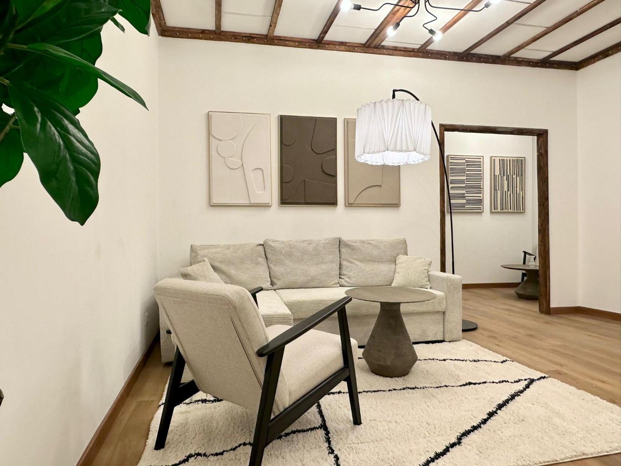 Hidden Garden - Spacious Modern - 1 Min To City Shuttle