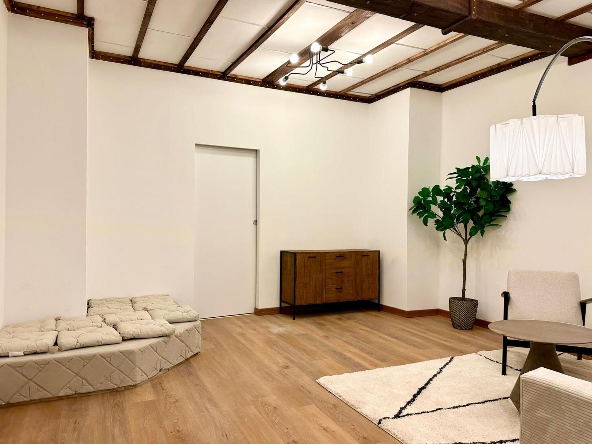 Hidden Garden - Spacious Modern - 1 Min To City Shuttle Apartment *