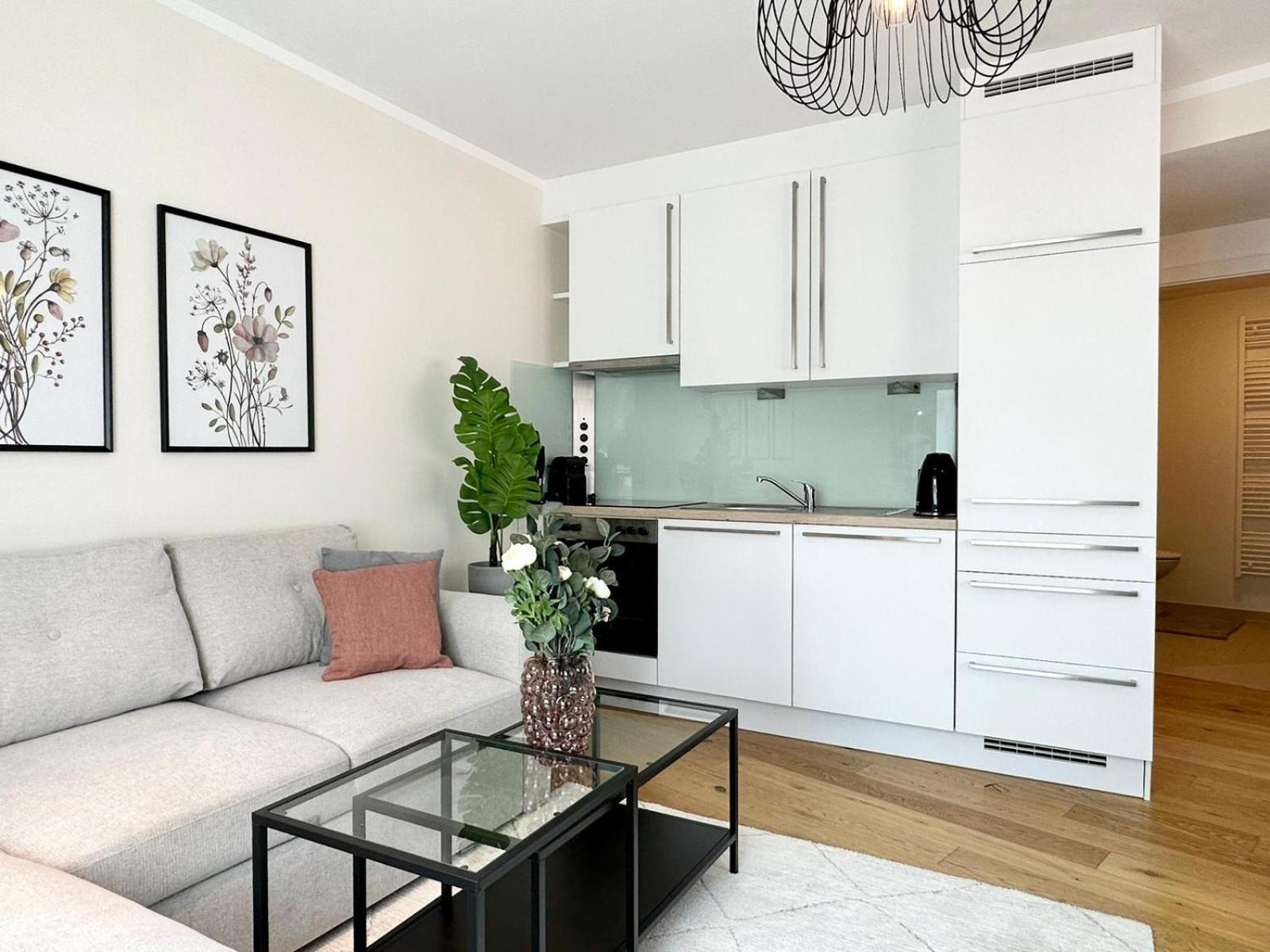 Apartment Free Parking I Balcony I 5 Min To Train Station Wien
