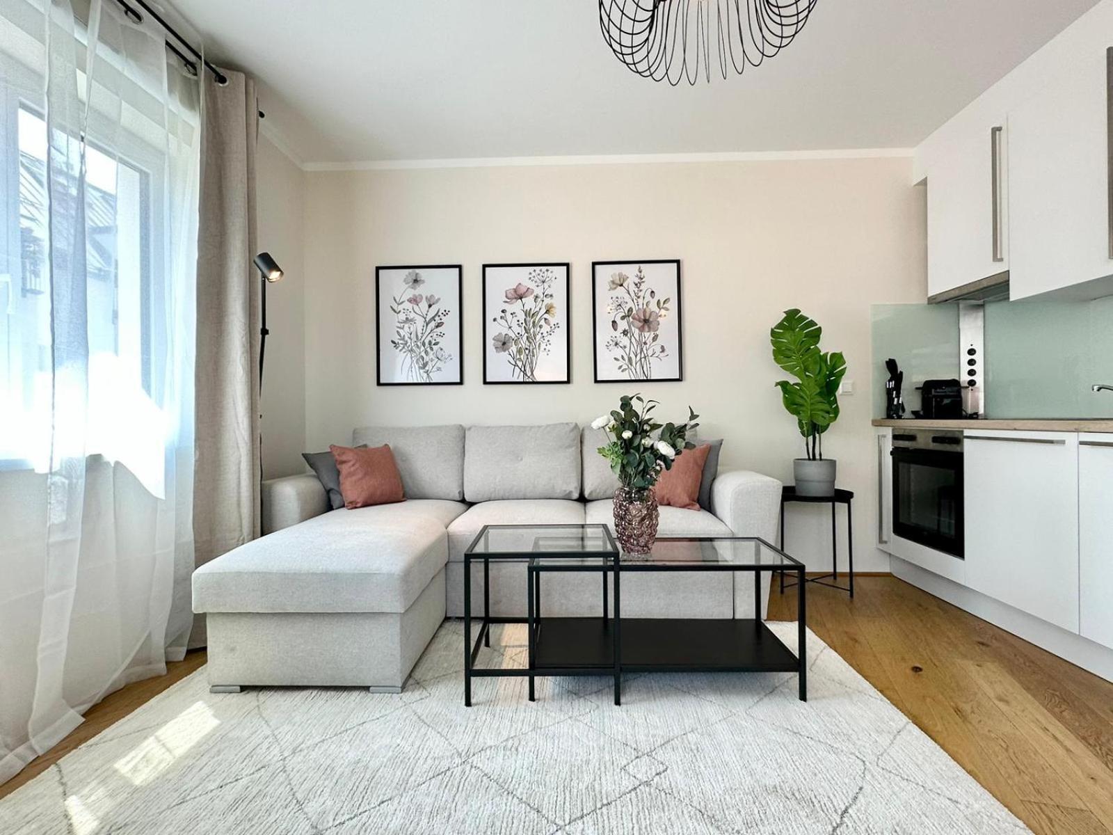Free Parking I Balcony I 5 Min To Train Station Wien