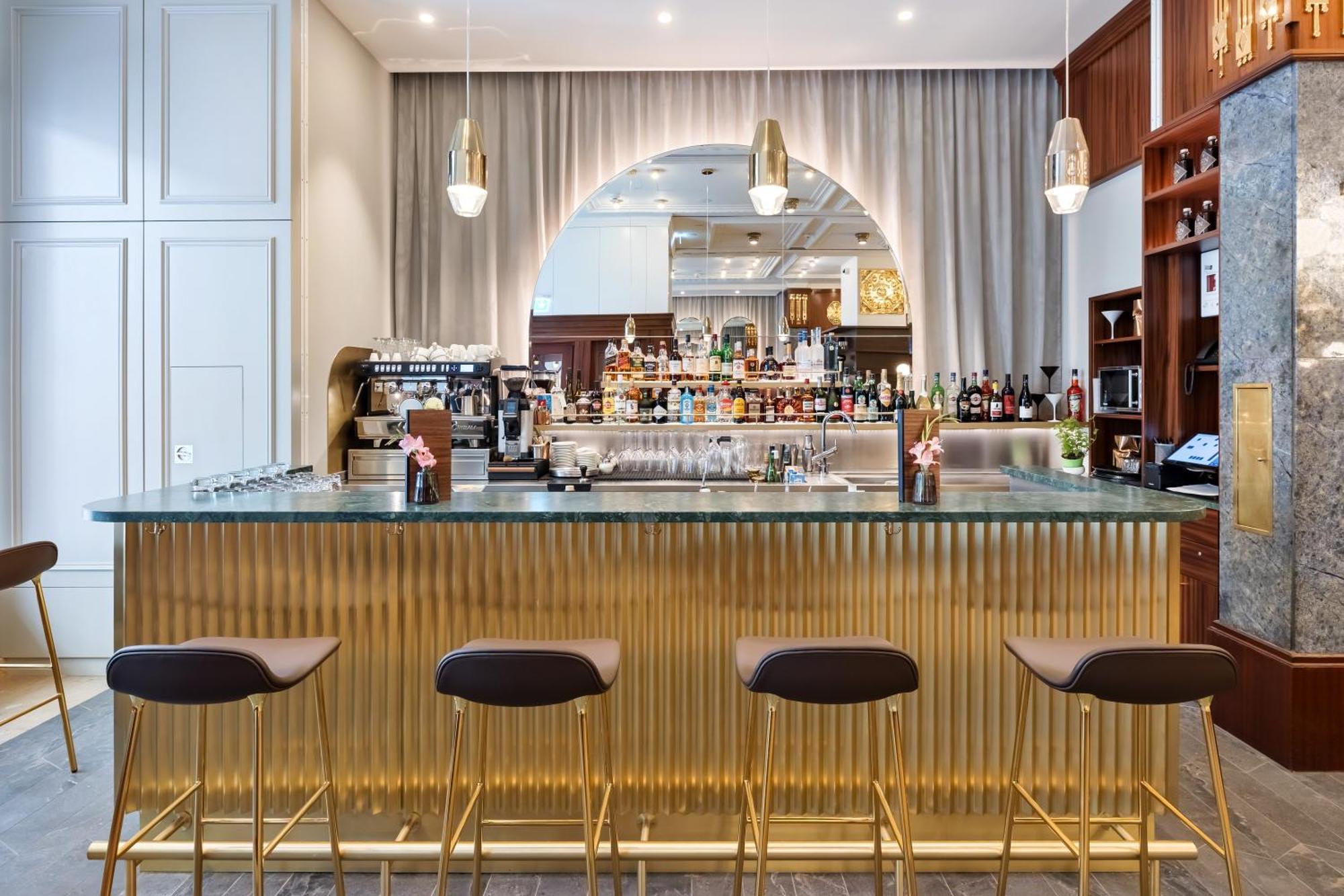 Astoria 4*