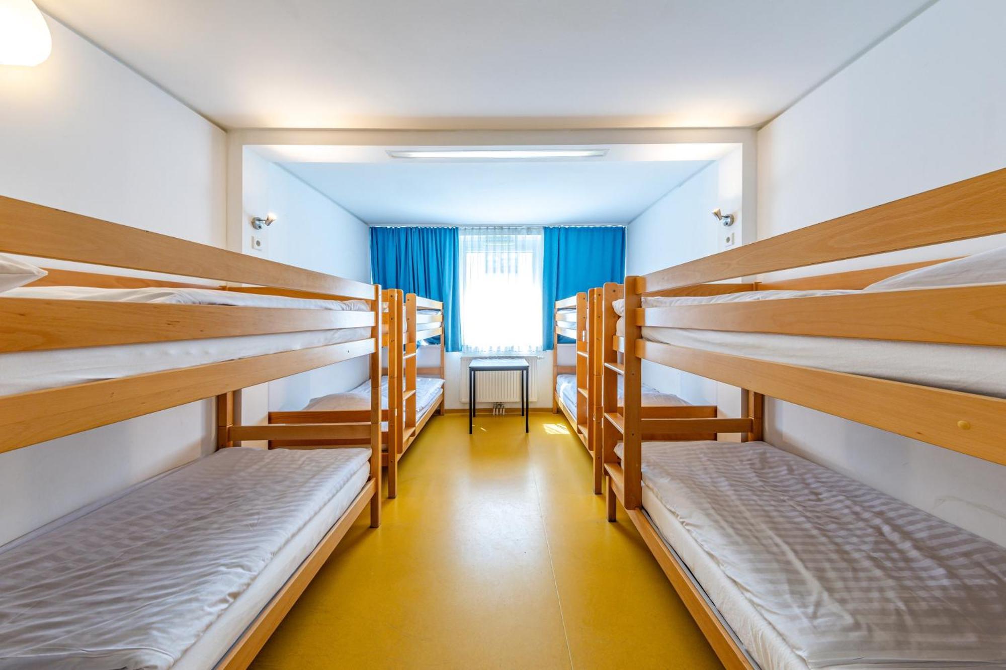 A&t & Albergue