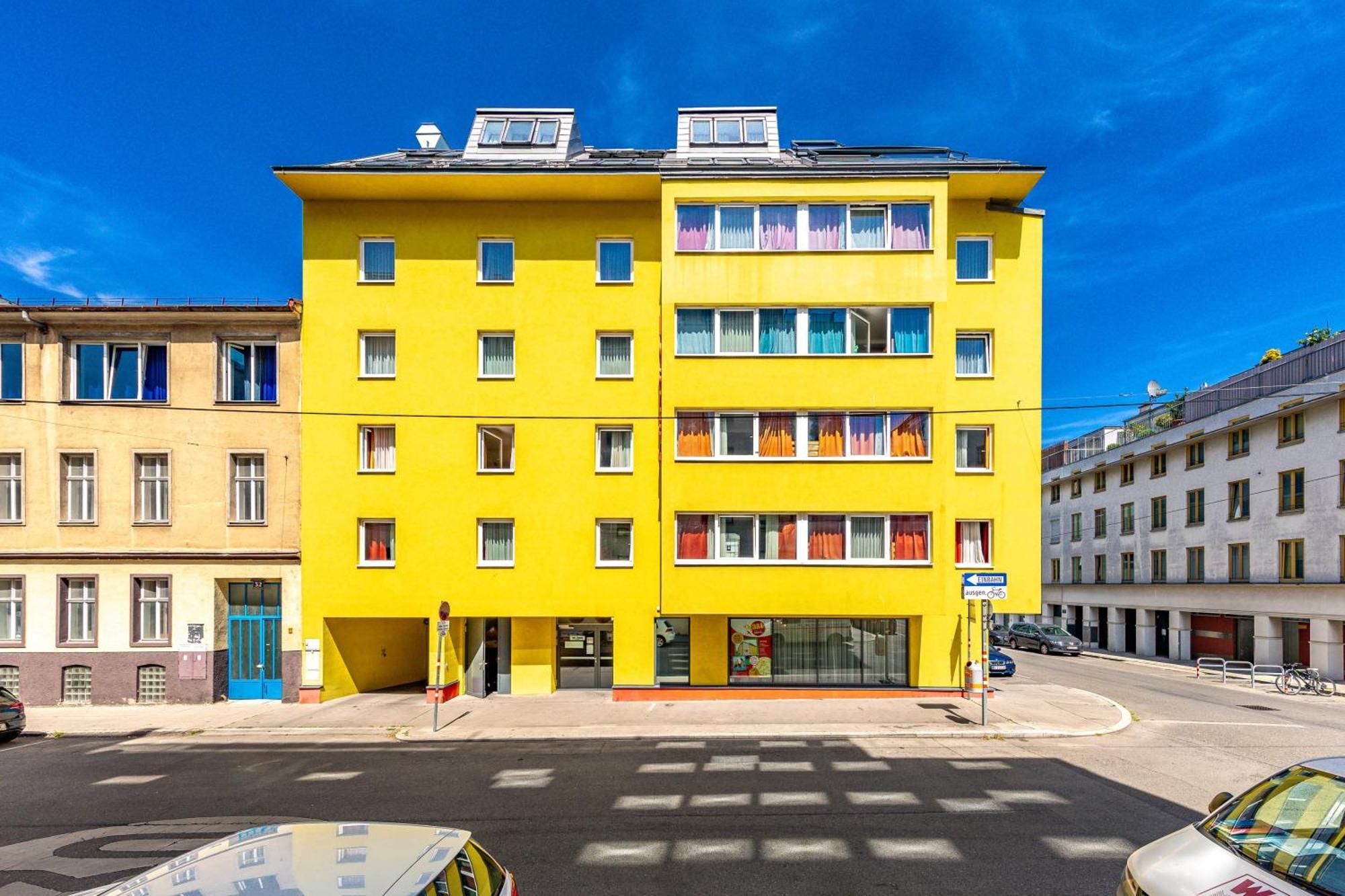 A&t & Albergue