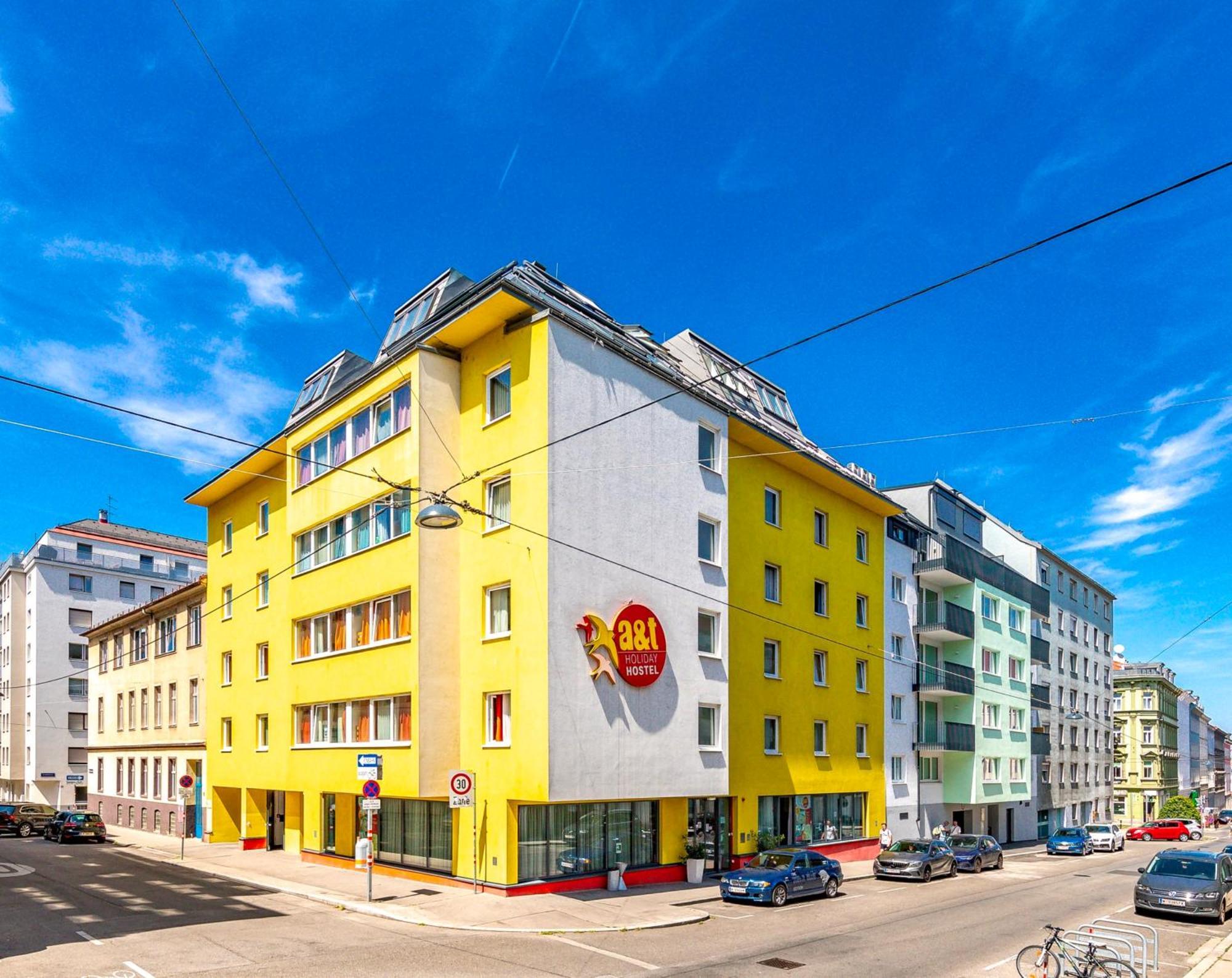 A&t & Albergue Viena