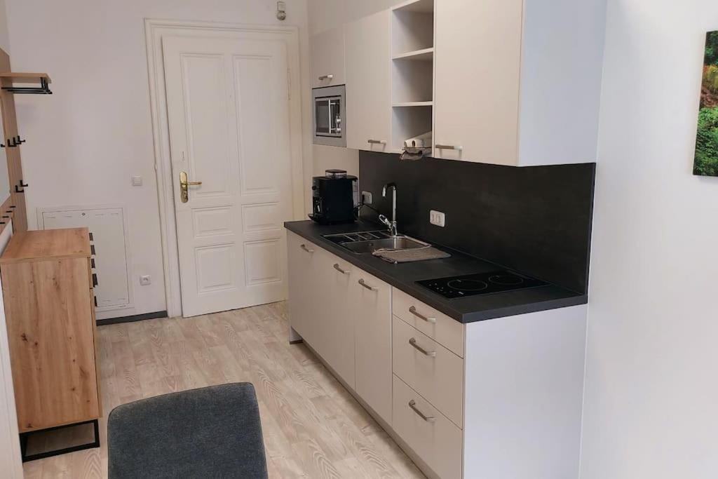 5b - Budget Apartment *