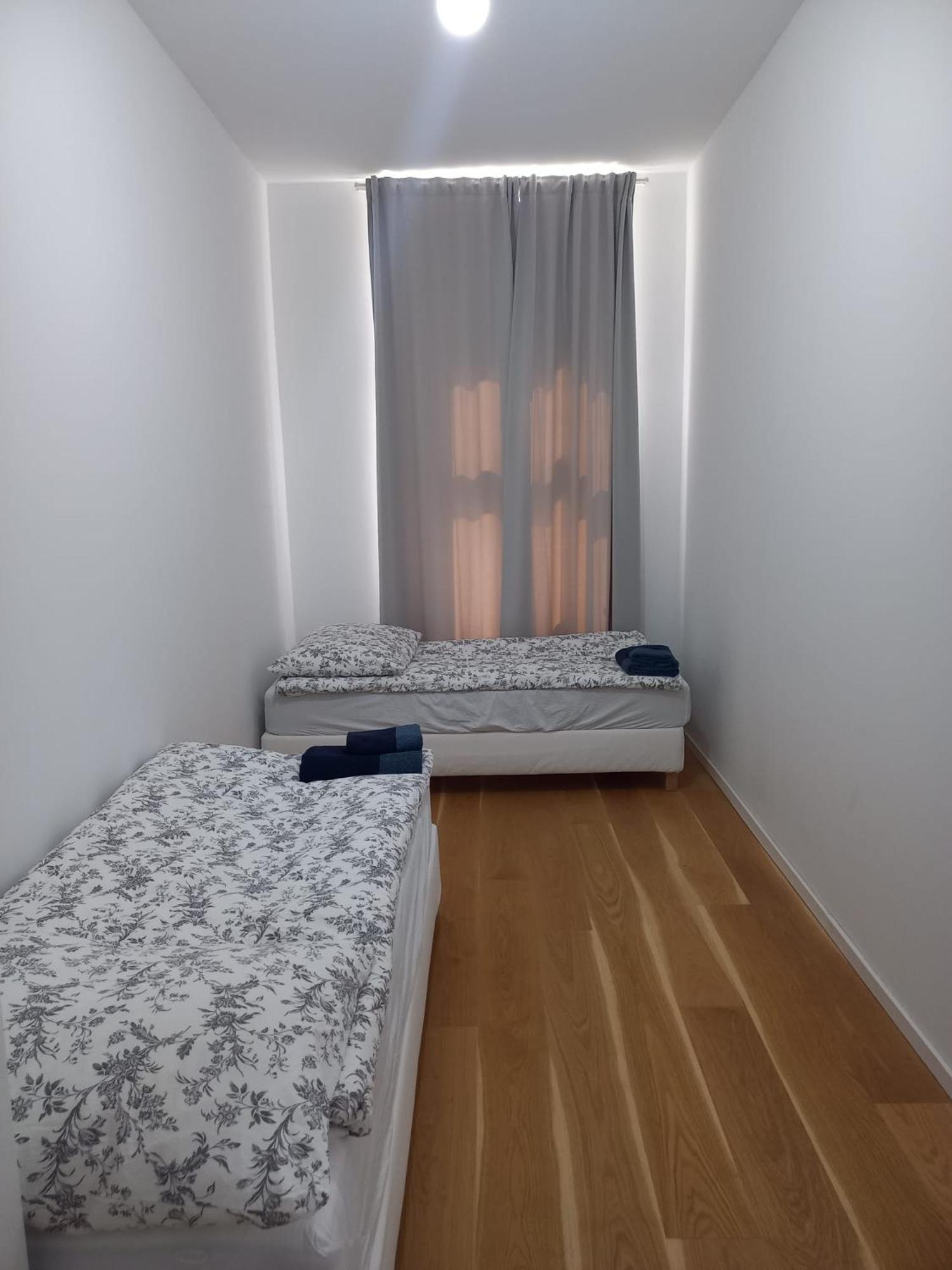5 Beds 2 Bedrooms In Vienna's Heart Apartment *