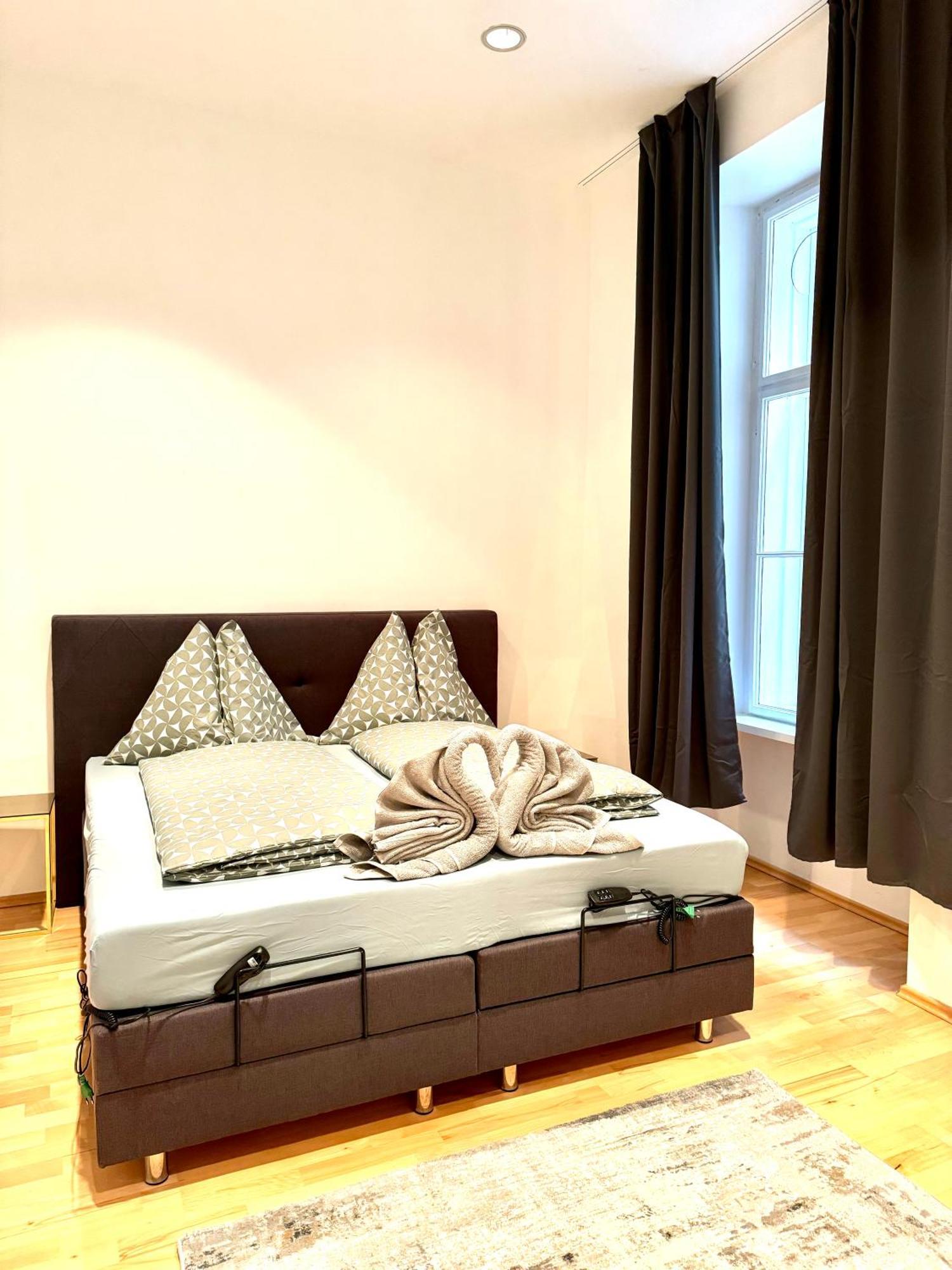 Opera 145 M2 Apartment Vienna