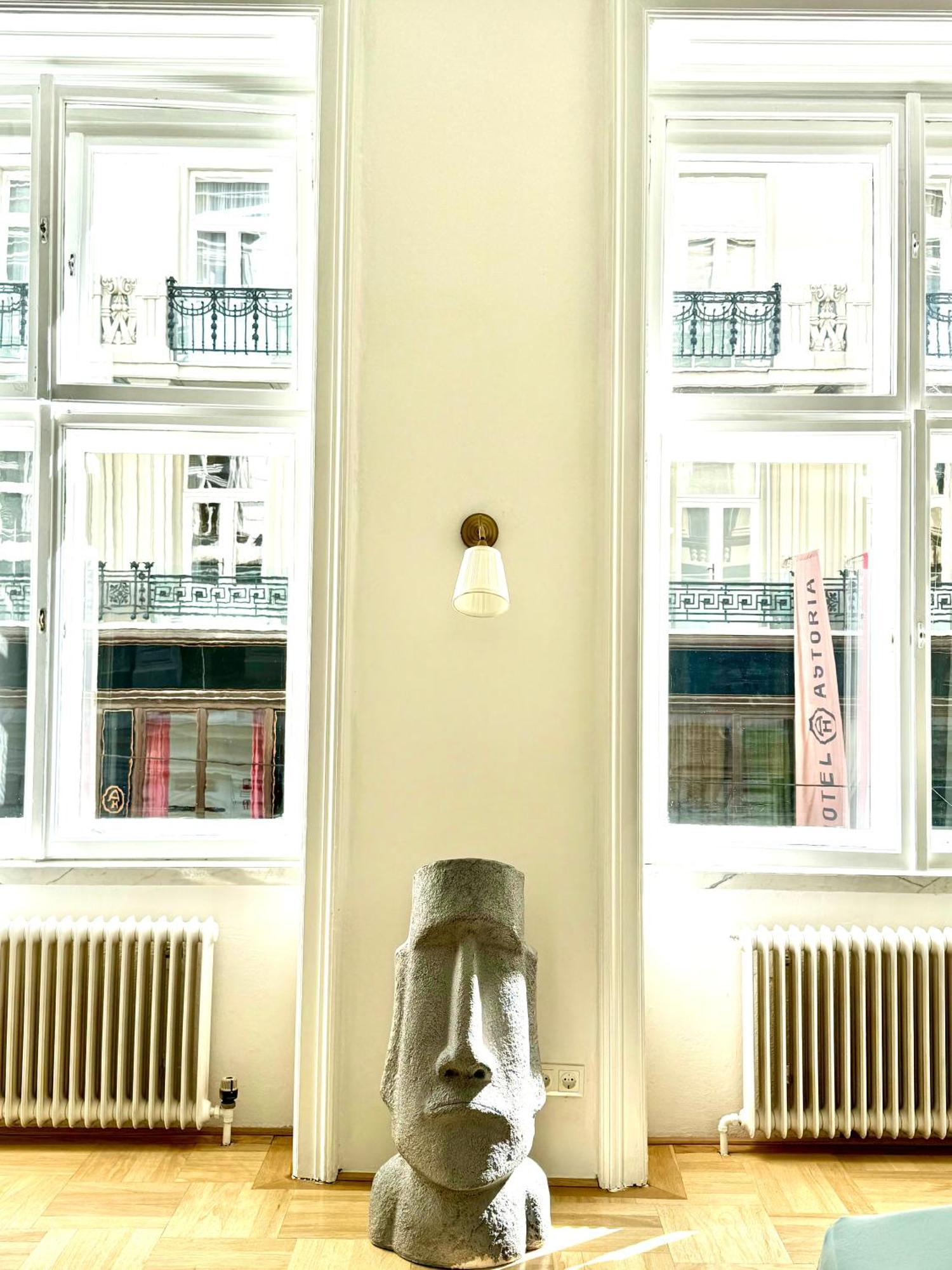 Apartment Opera 145 M2 *