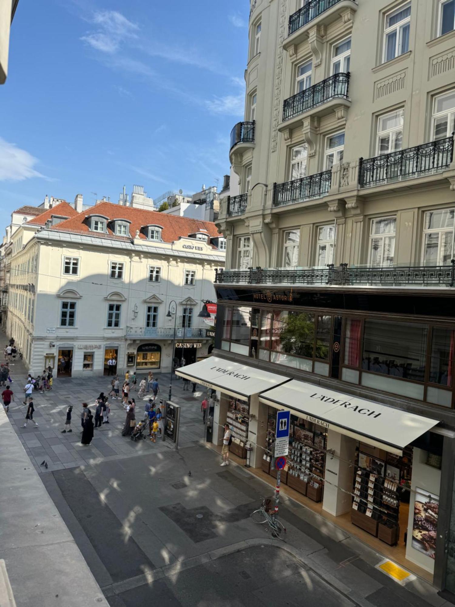 Opera 145 M2 Apartment Vienna