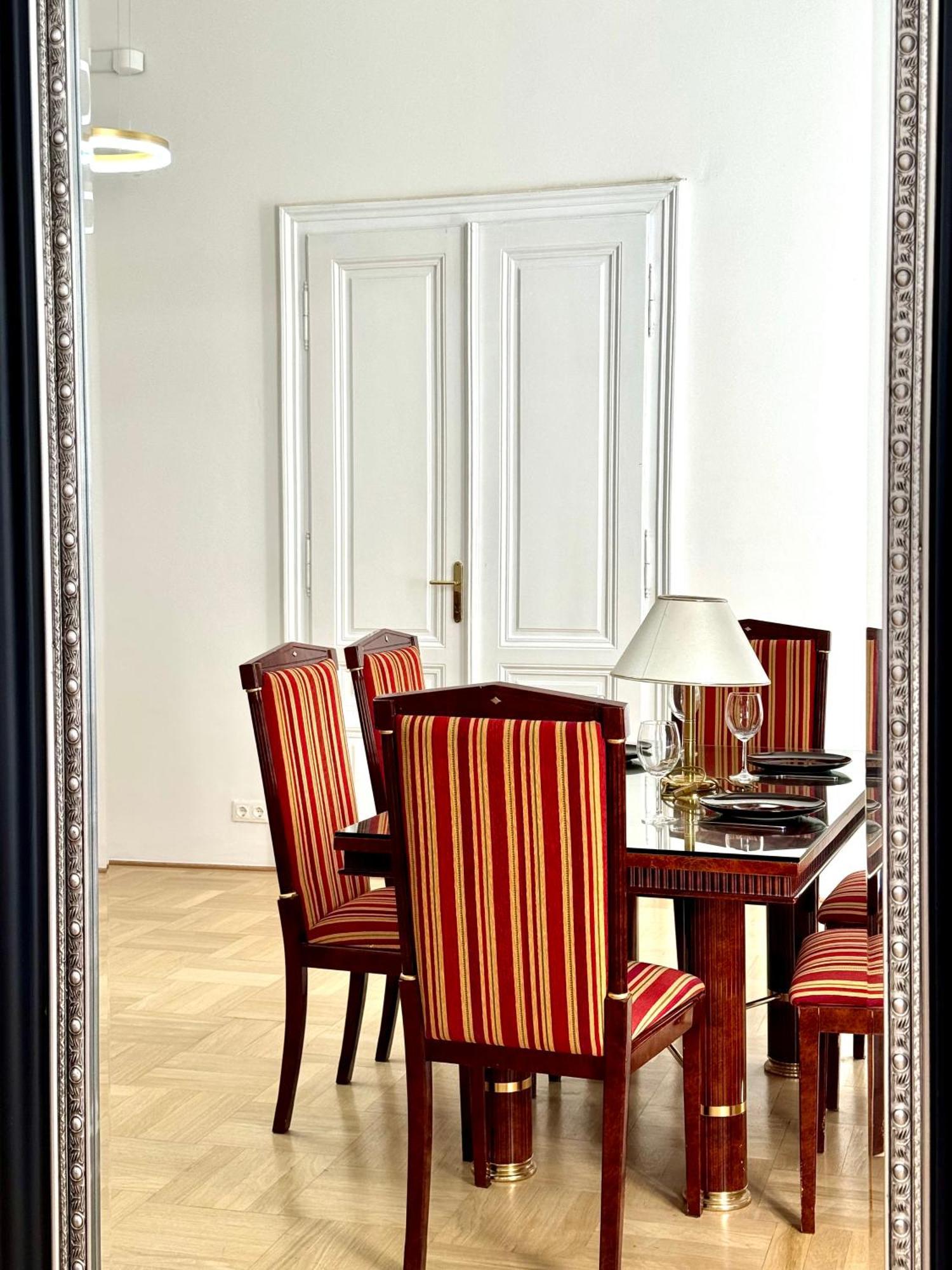 Opera 145 M2 *