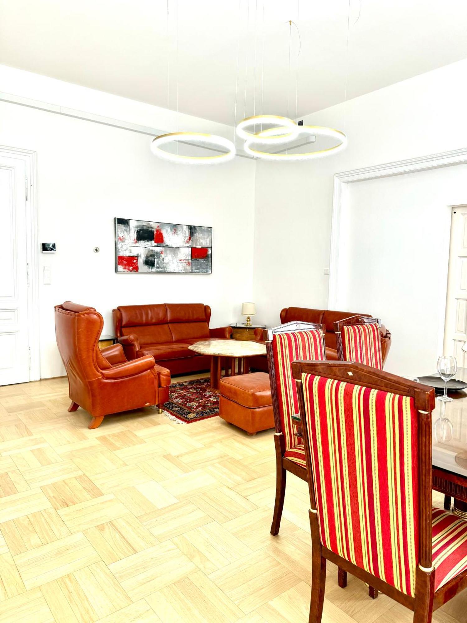 Opera 145 M2 Apartment