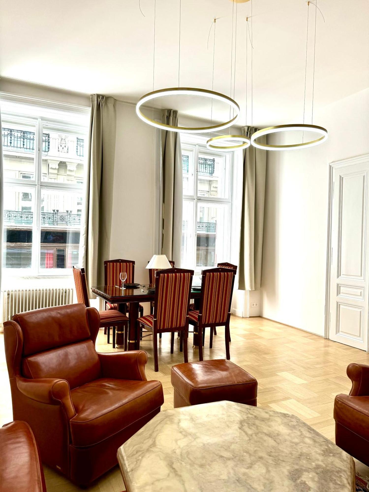 Apartment Opera 145 M2 *