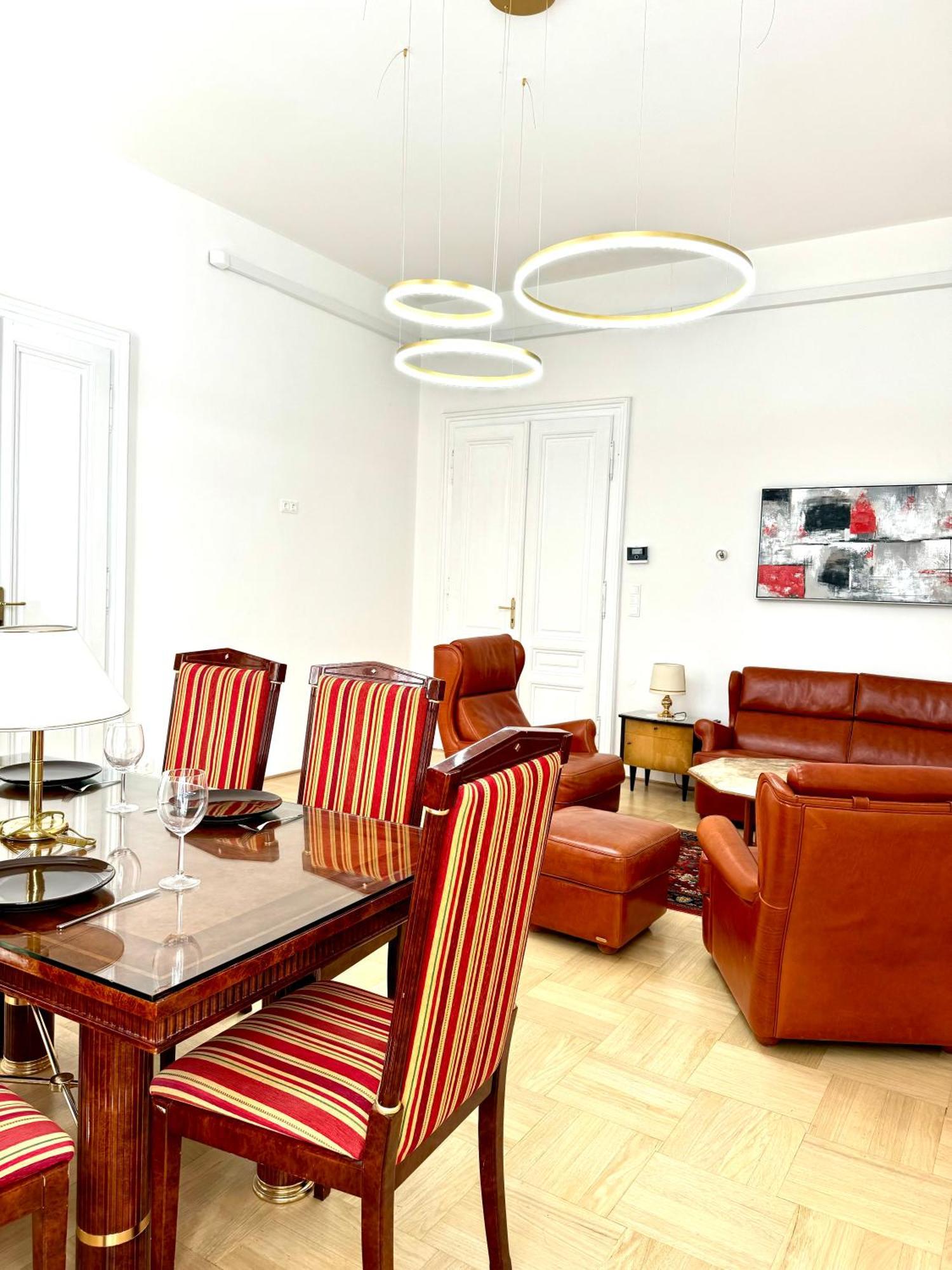 Opera 145 M2 Apartment Vienna