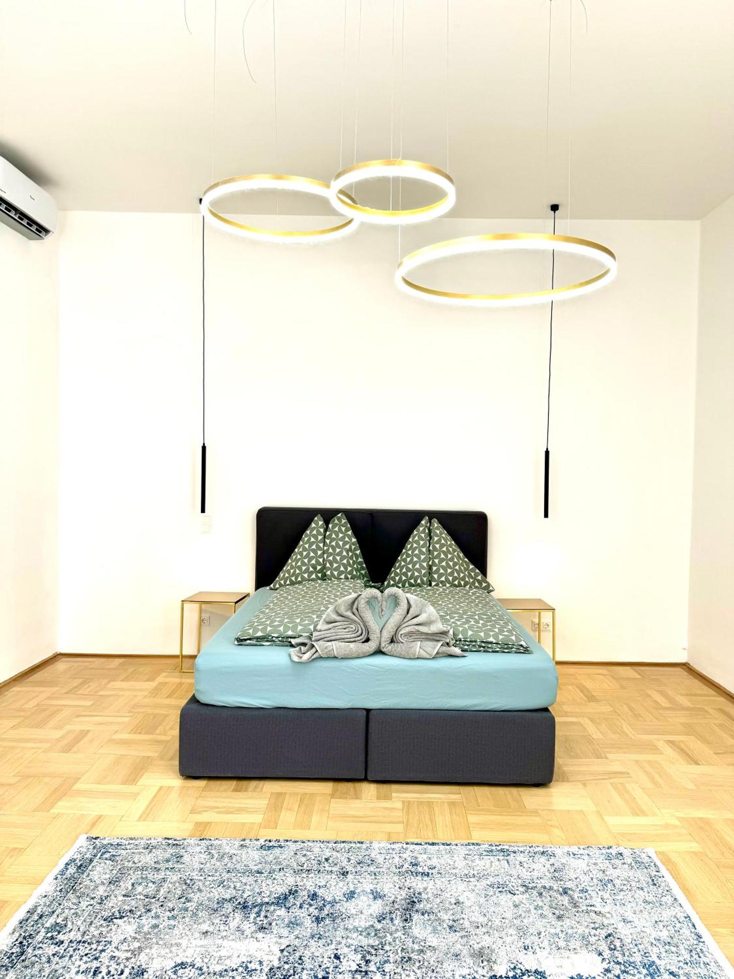 Apartment Opera 145 M2 *