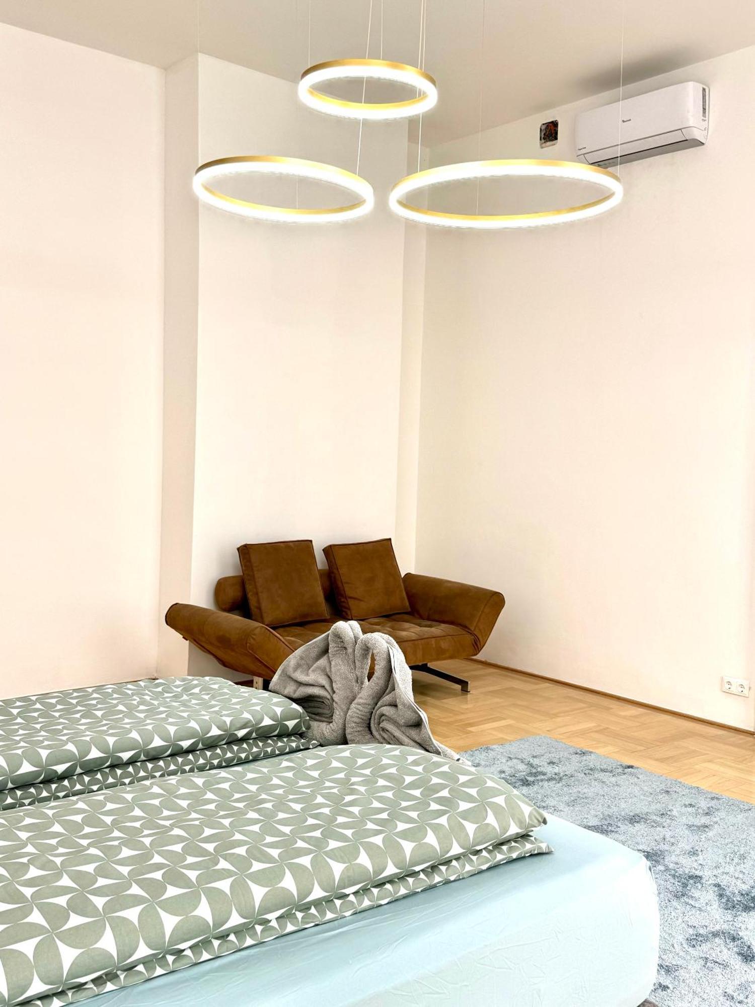Apartment Opera 145 M2 *
