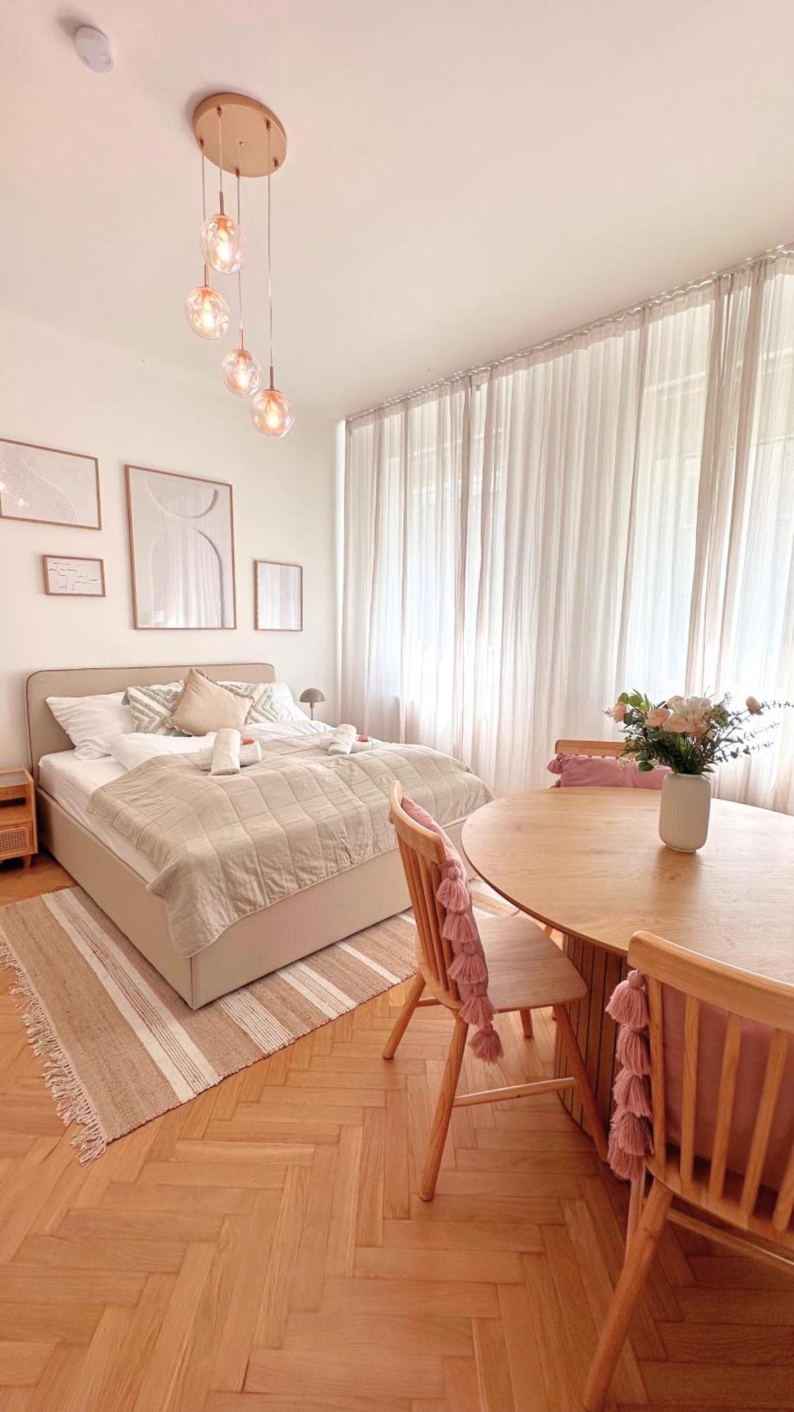 Cozy In Quiet Location, Fast Train Station 100m Away, Contactless Check-in Apartment Vienna