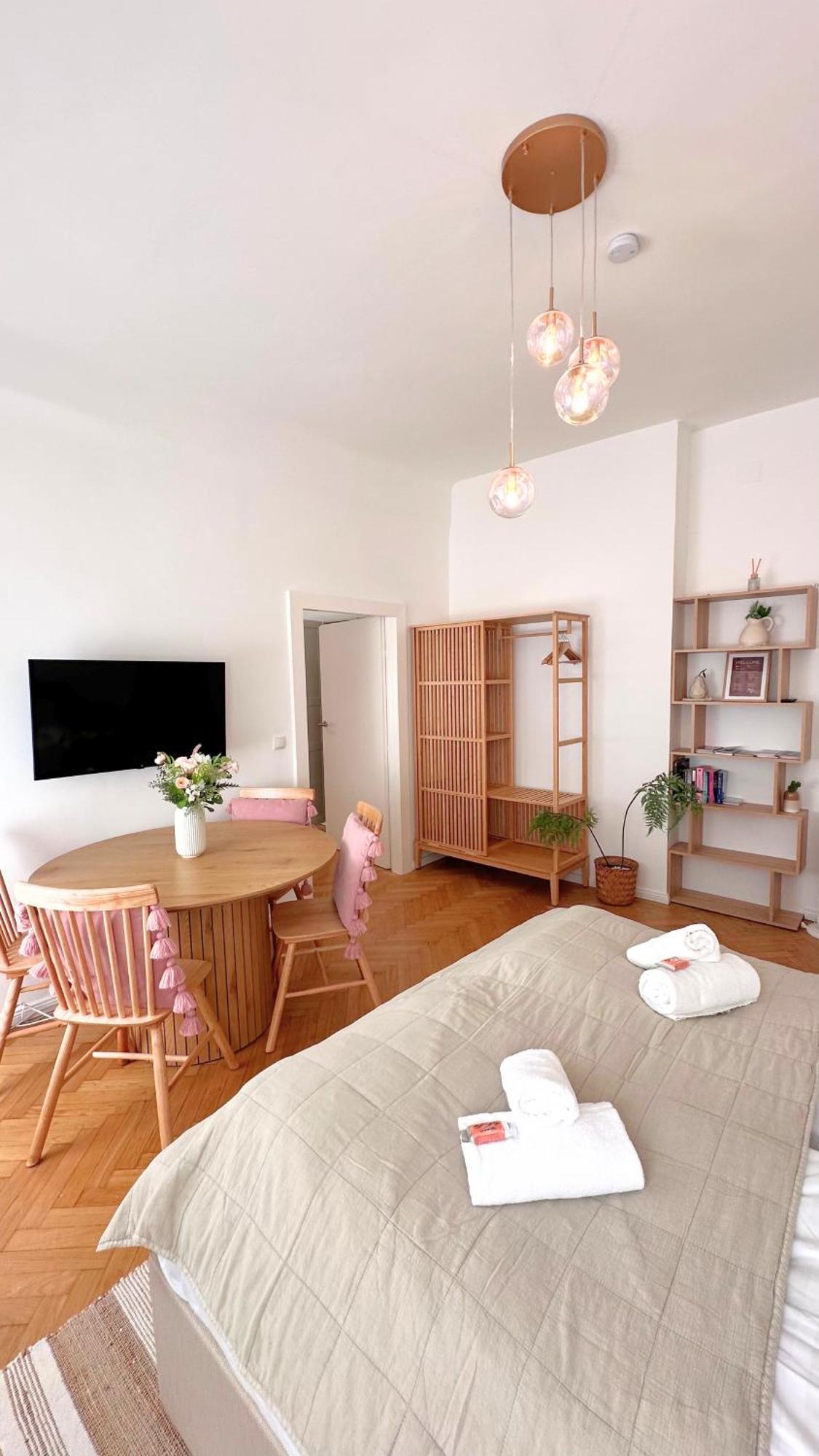 Apartment Cozy In Quiet Location, Fast Train Station 100m Away, Contactless Check-in Vienna