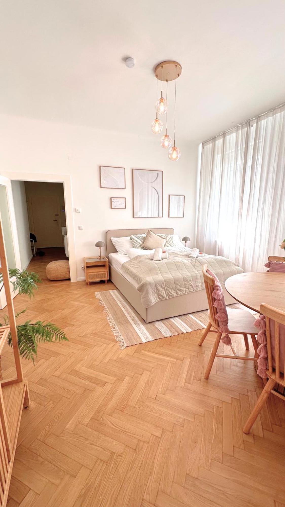 Cozy In Quiet Location, Fast Train Station 100m Away, Contactless Check-in Vienna