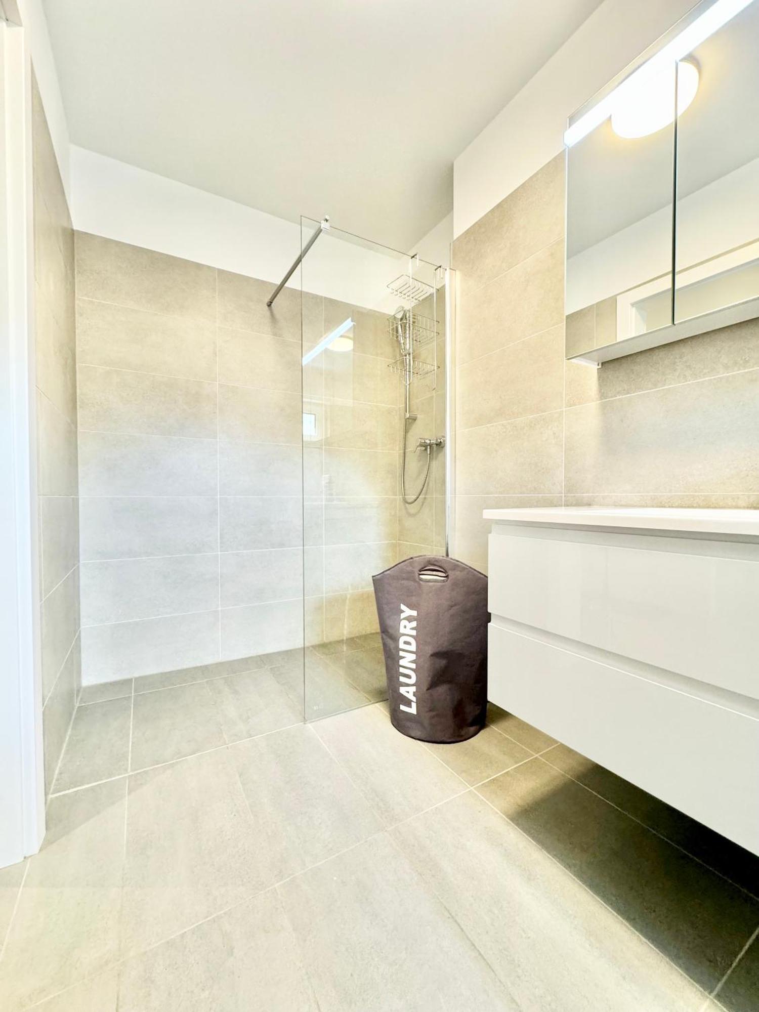 Stylische Mit Balkon * Viena