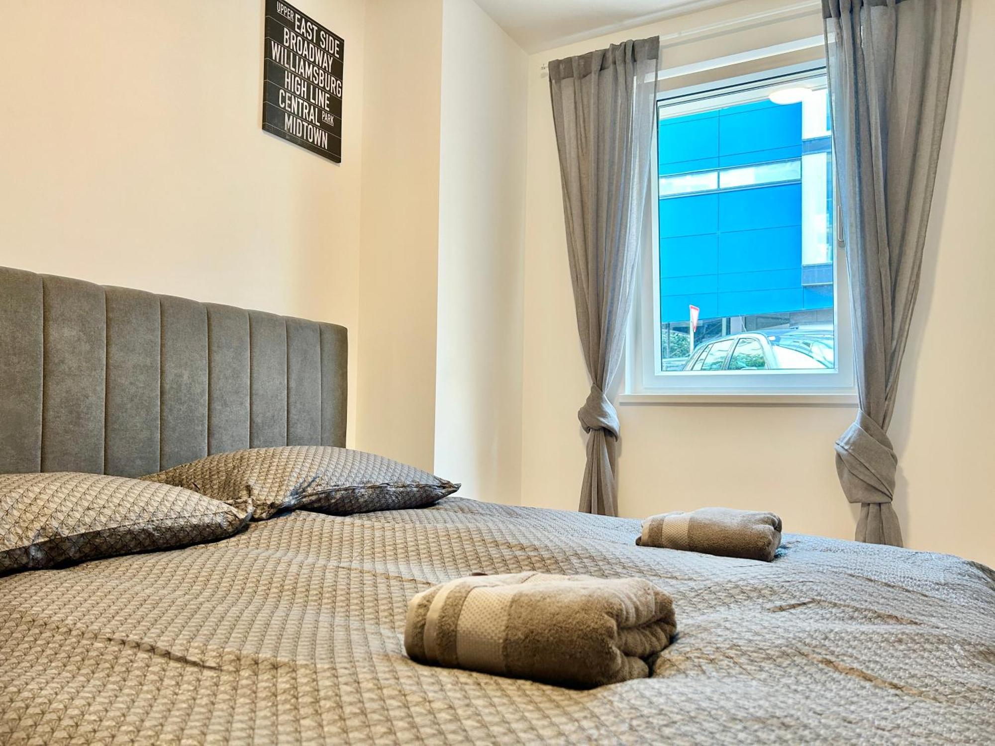 Brand New & Modern Apartamento