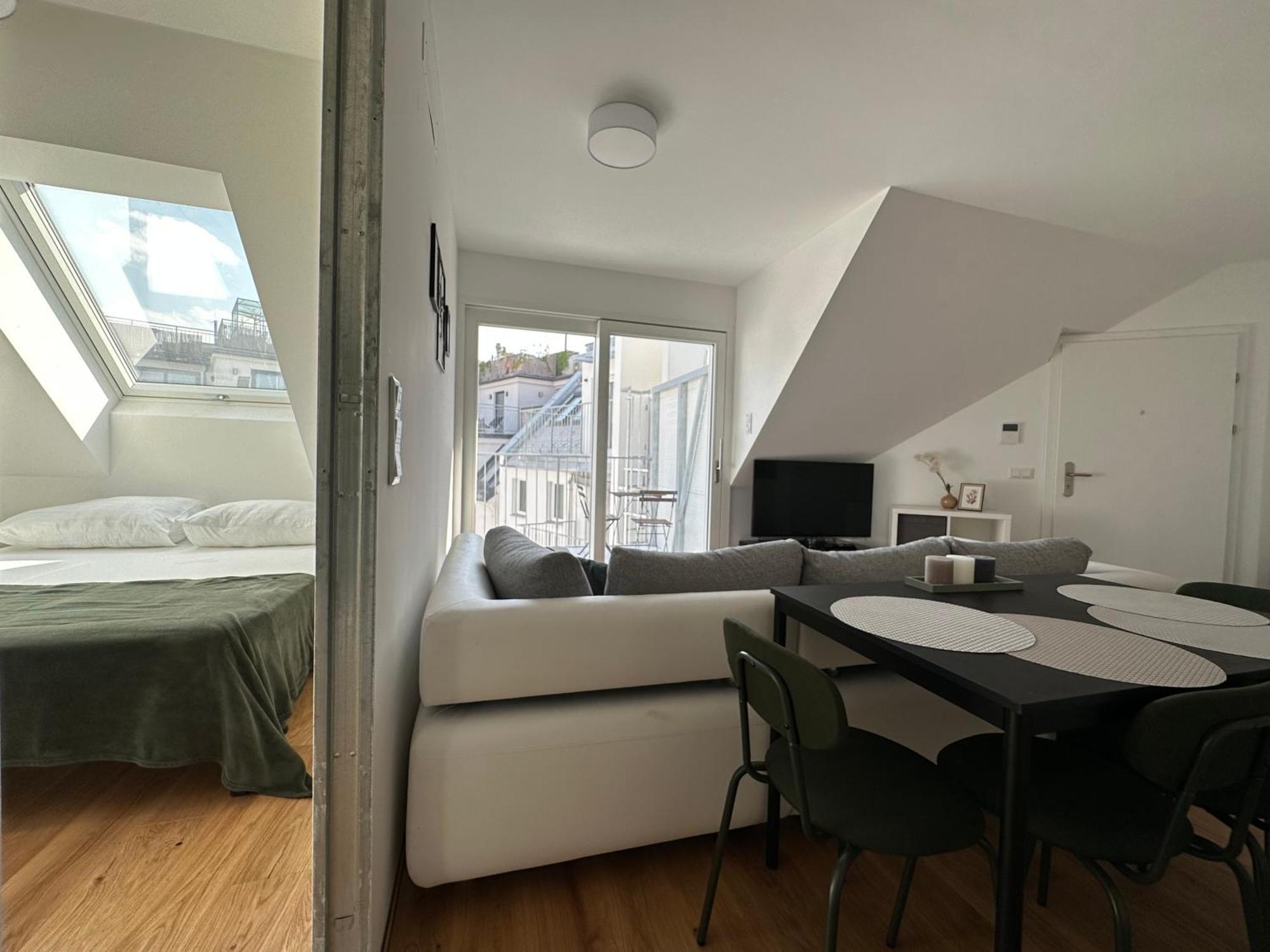 Feelhome-dachterrasse-4 Gaeste-wifi-smarttv Apartment