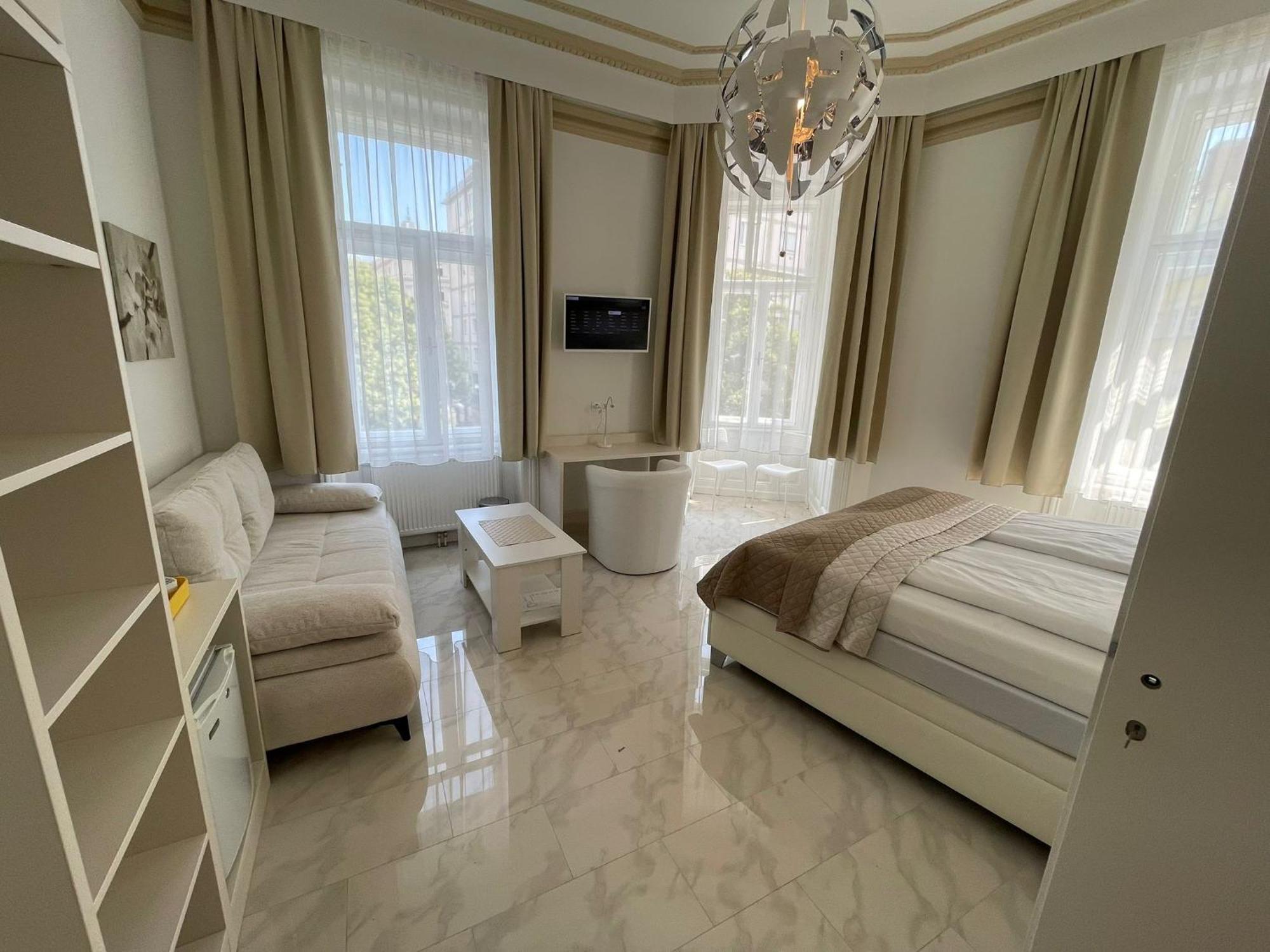 Ch-hotel Luka Guest house